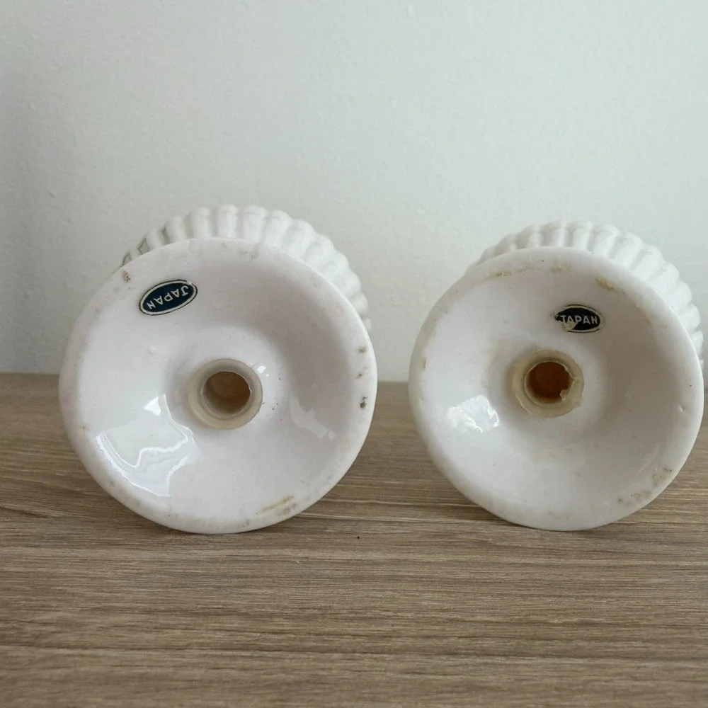 Porcelane‎ Collection Salt & Pepper Shakers Ribbed White Gold Trim 5 5/8